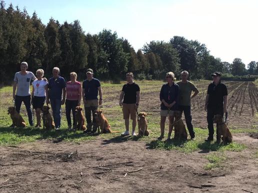 vlnr. Betty Bacardi, Bosse, Becks, Bailey, Benno, Burton & Barclay